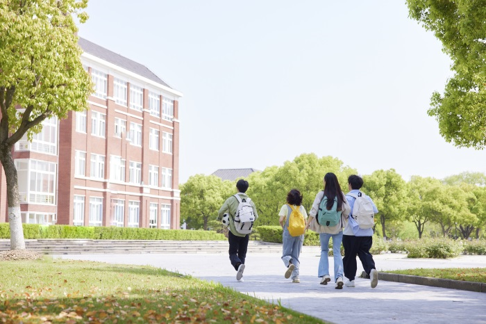 2023年海南高考复读生有公立学校吗